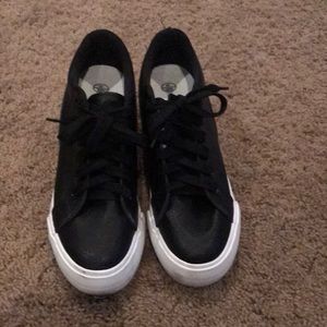 Baibaiba sneaker size 5